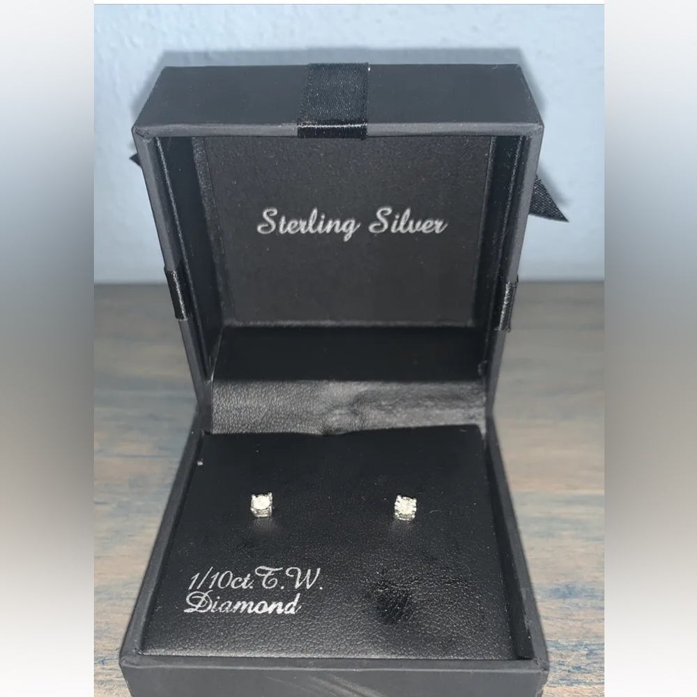NWT NIB Diamond Stud Earrings Sterling Silver 1/10th ct TW